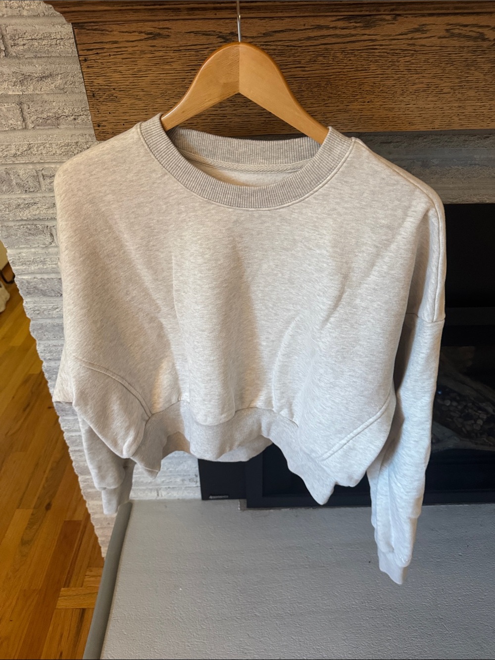 Vuori Women's Cream Cropped Sweatshirt - tags removed, never been worn